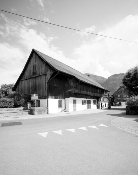 Eines der ältesten Häuser am Hatlerbrunnen bleibt durch eine Neueindeckung der Firma Schwendinger langfristig erhalten.